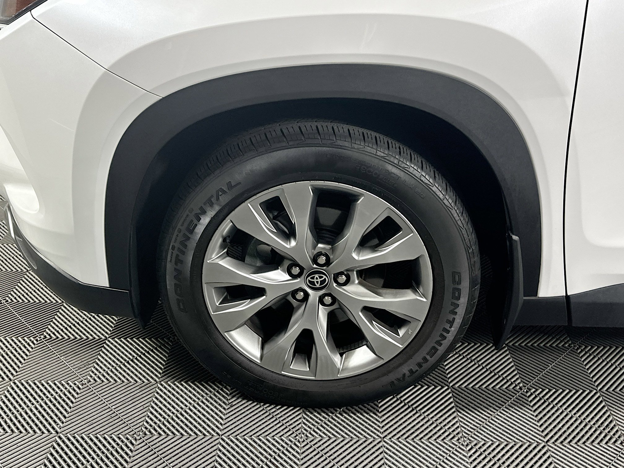 Used 2025 Toyota Grand Highlander AWD image 11