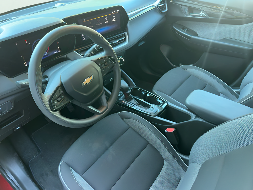 Used 2025 Chevrolet TrailBlazer LT FWD image 17