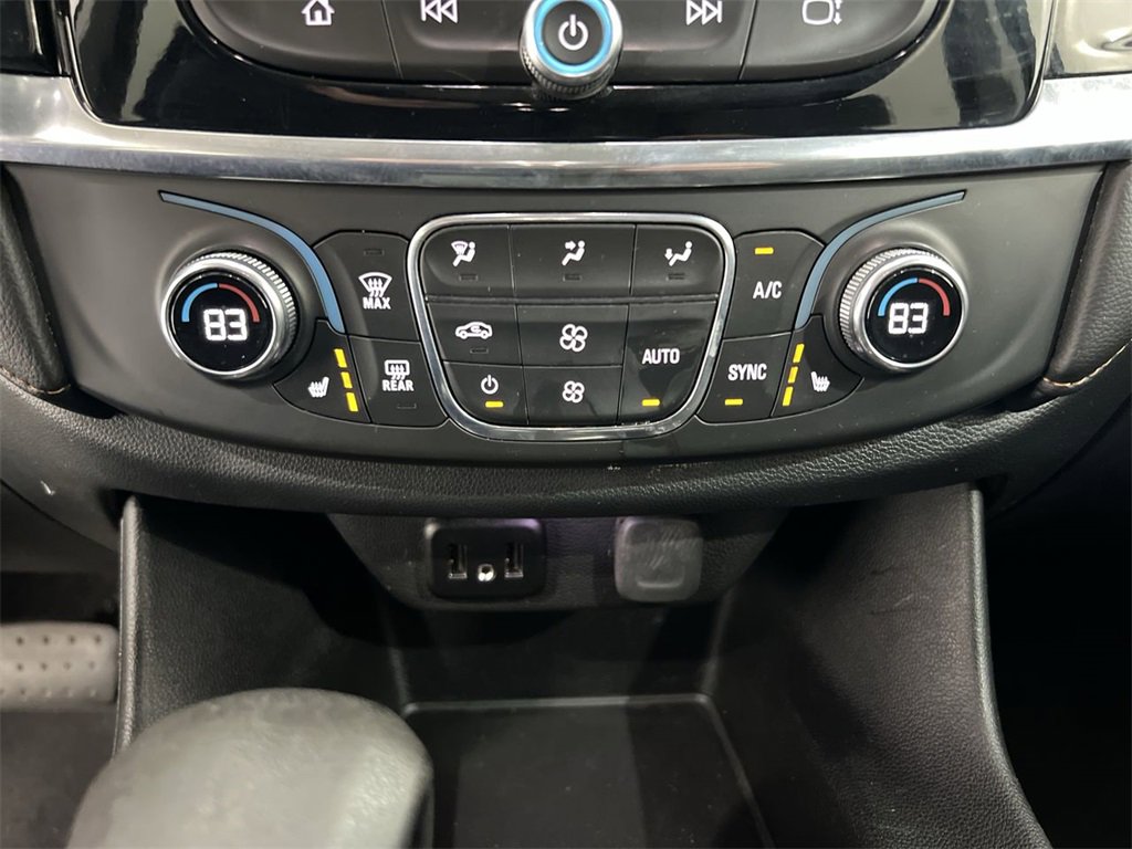 Used 2021 Chevrolet Traverse LT image 16