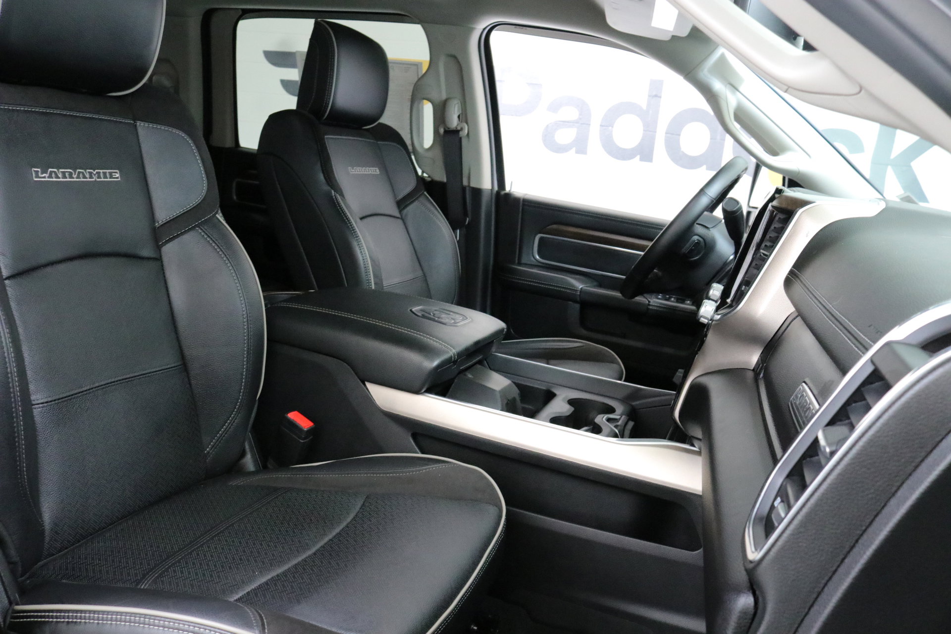 Used 2024 RAM 3500 Laramie w/ Chrome Bumper Package image 28