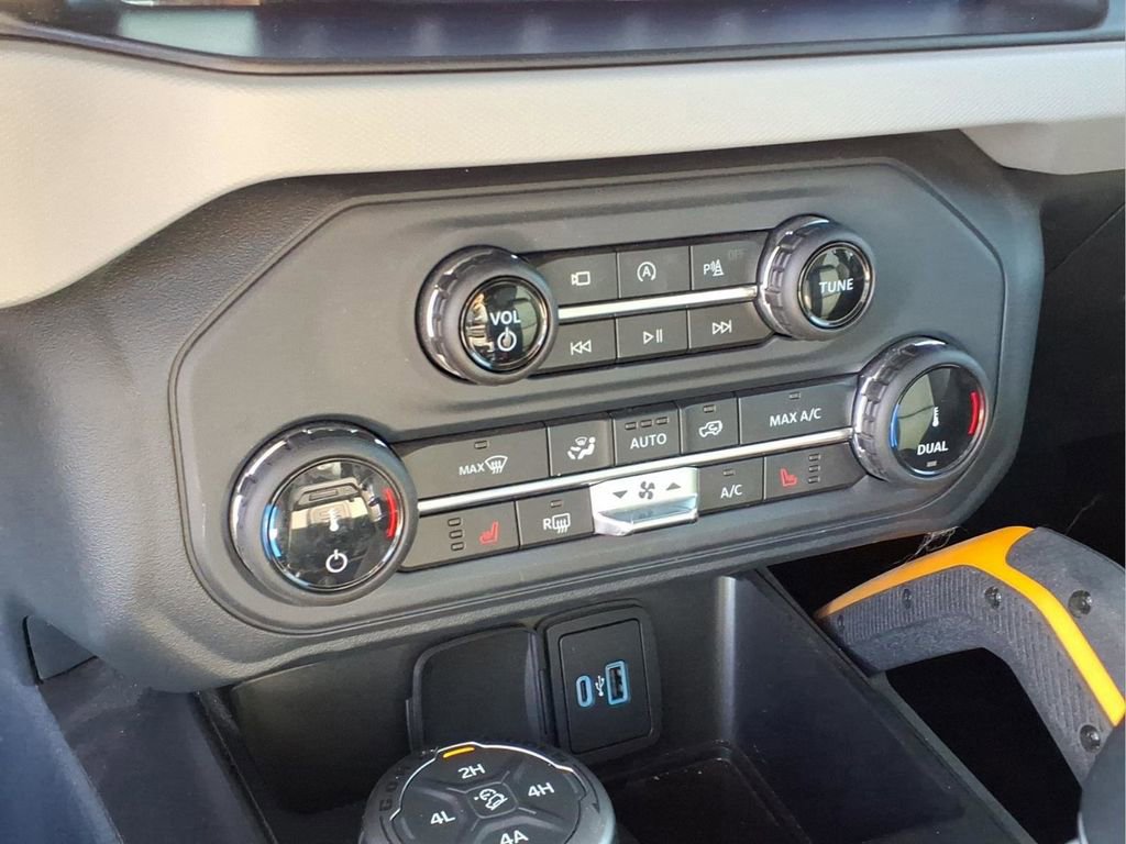 Used 2022 Ford Bronco Badlands w/ Sasquatch Package image 9