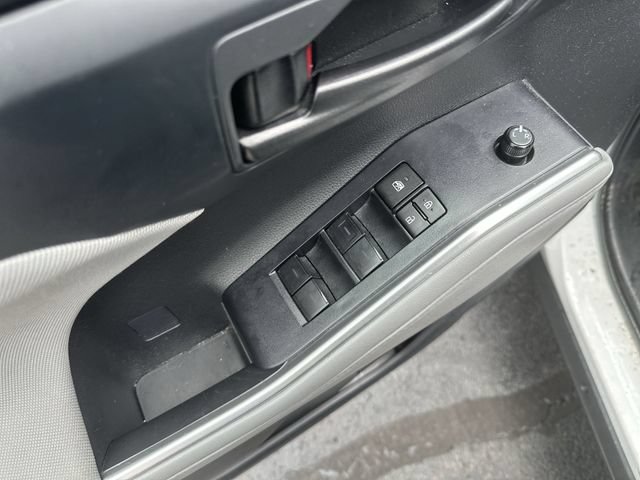 Used 2023 Toyota Highlander LE FWD image 17