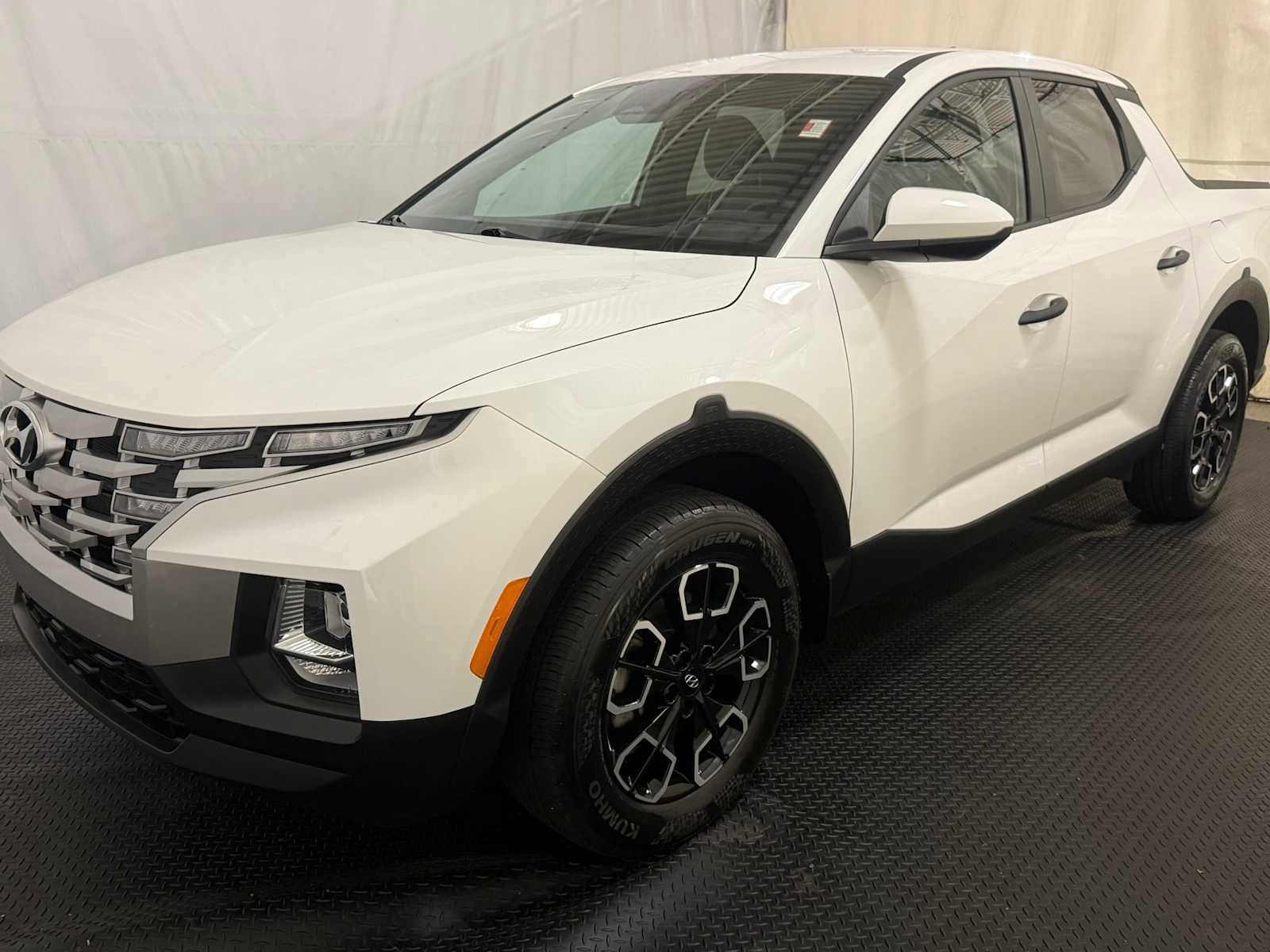 Used 2023 Hyundai Santa Cruz SE image 1