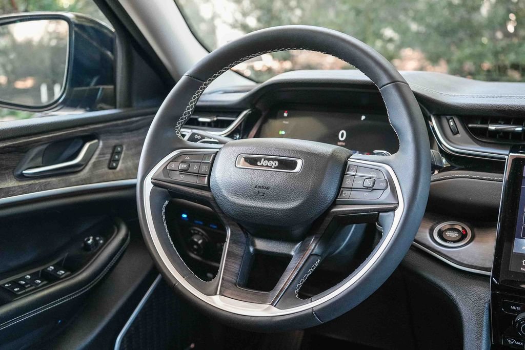 Used 2023 Jeep Grand Cherokee 4WD 4xe w/ Luxury Tech Group II image 14