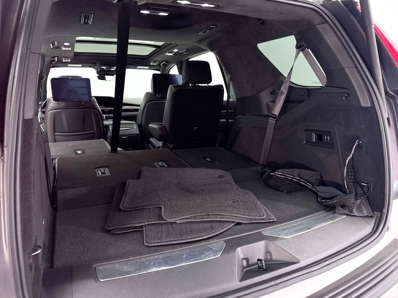 Used 2022 Cadillac Escalade Sport Platinum w/ LPO, ONYX Package AWD/4WD image 38