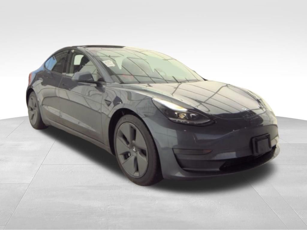 Used 2021 Tesla Model 3 Standard Range Plus image 3