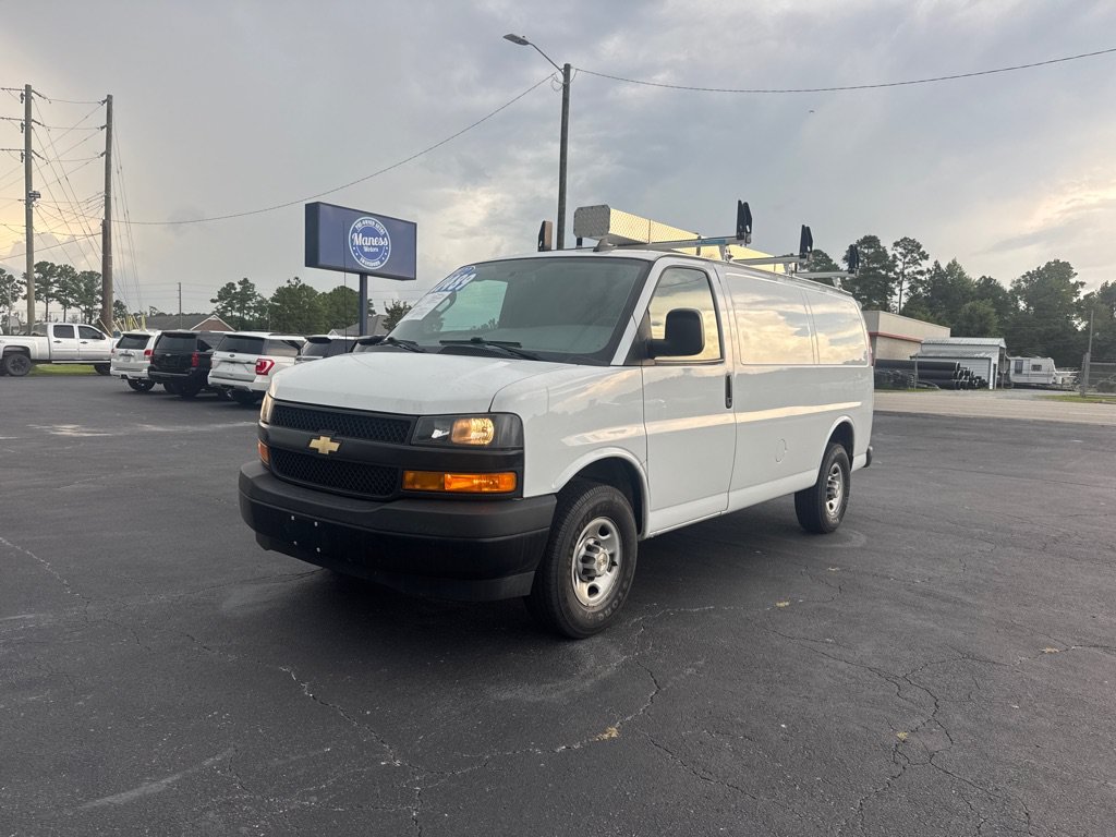 Used 2022 Chevrolet Express 3500 w/ Driver Convenience Package RWD image 1