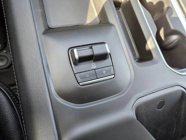 Used 2025 GMC Sierra 3500 Denali AWD/4WD image 32