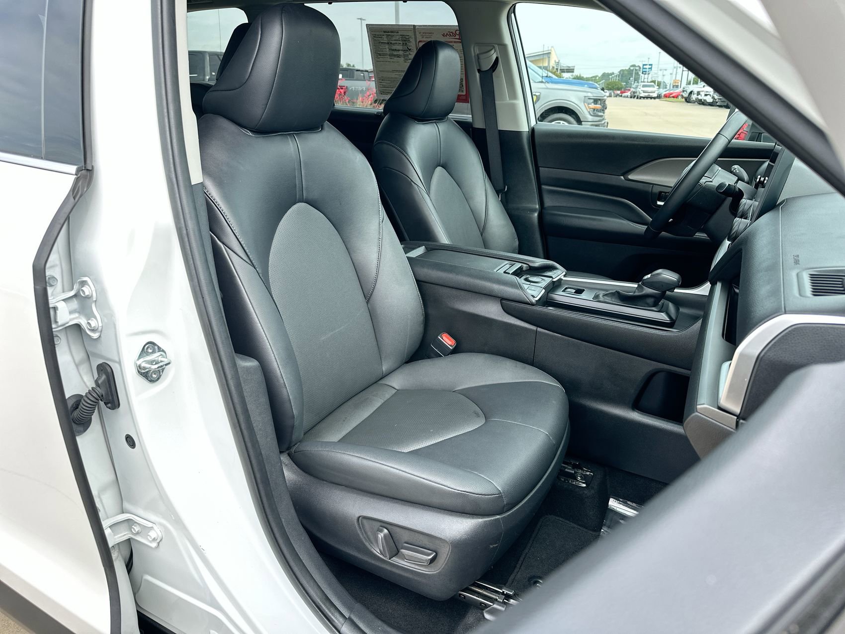 Used 2024 Toyota Grand Highlander AWD image 24