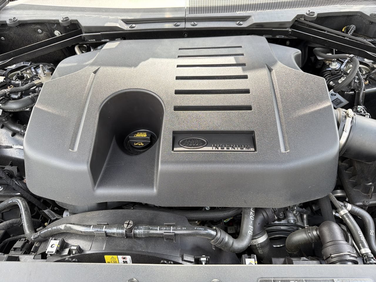 Used 2025 Land Rover Defender 110 S AWD/4WD image 9