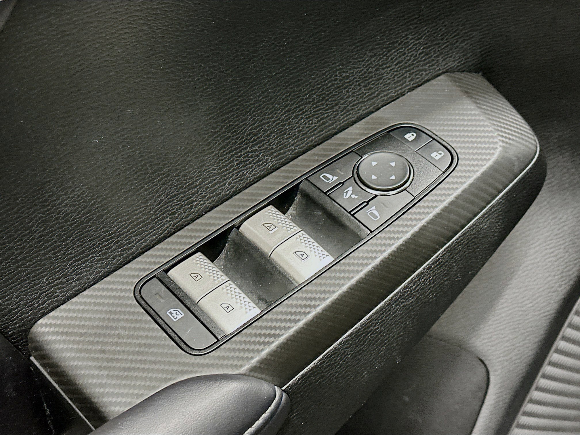 Used 2025 Mitsubishi Outlander SE image 15