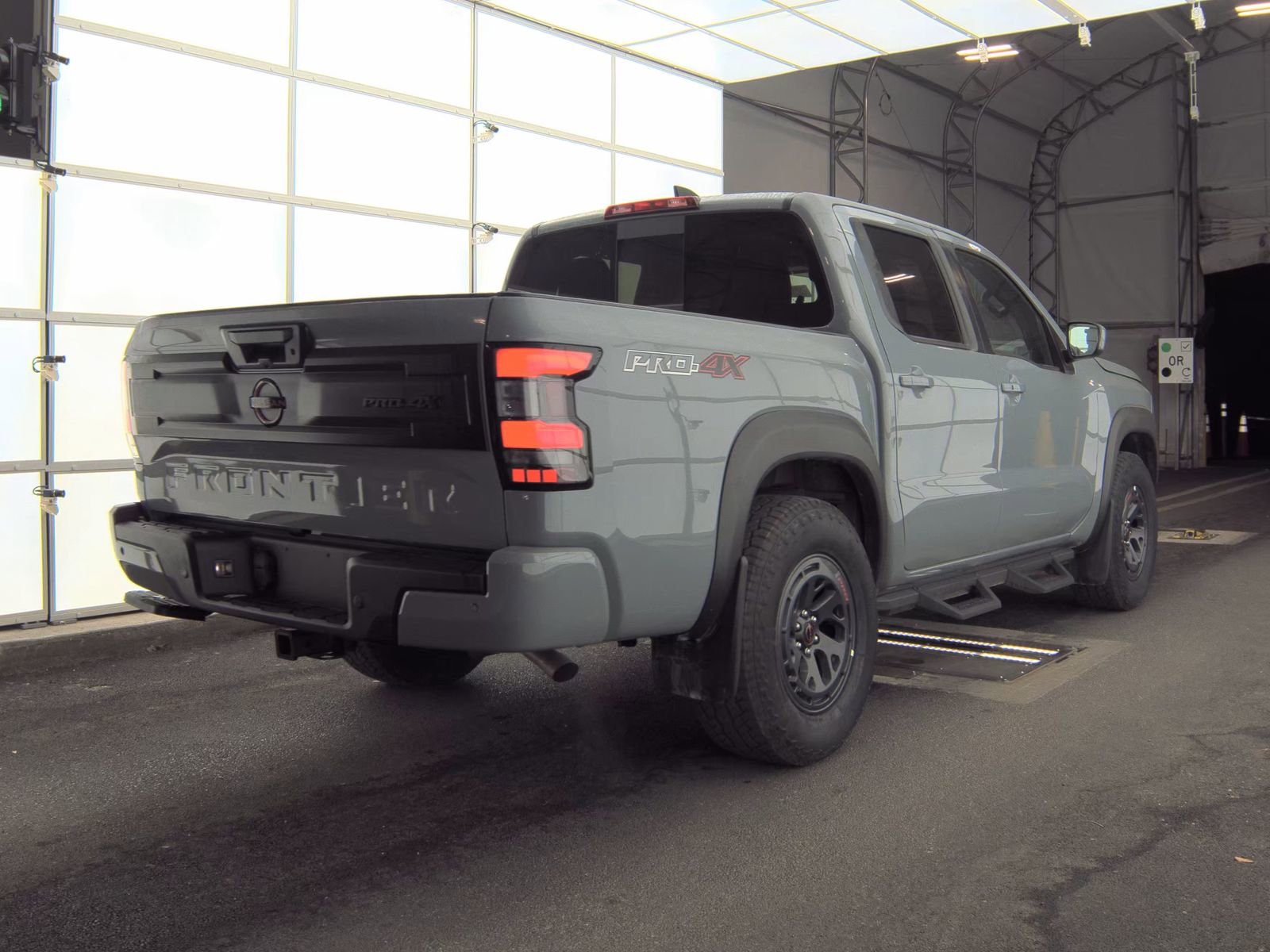 Used 2026 Nissan Frontier PRO-4X w/ Tow Package image 8