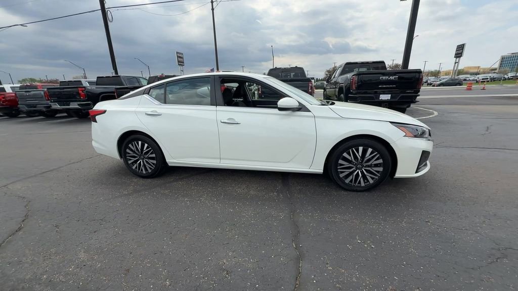 Used 2023 Nissan Altima 2.5 SV image 9