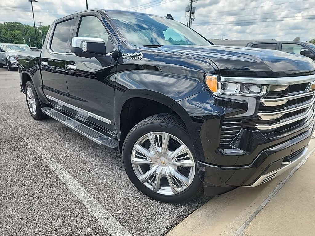 Used 2024 Chevrolet Silverado 1500 High Country w/ High Country Premium Package AWD/4WD image 4