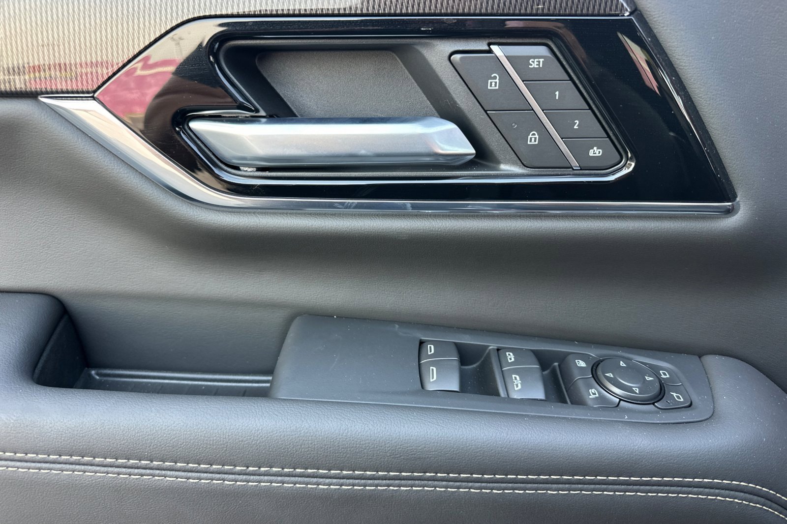 New 2025 GMC Yukon XL Elevation image 9