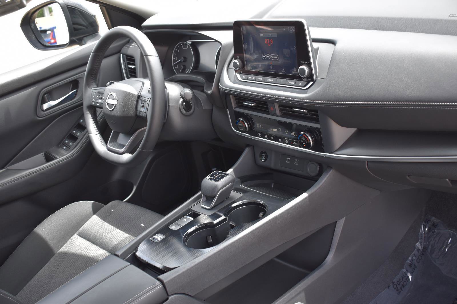 Used 2025 Nissan Rogue SV FWD image 13