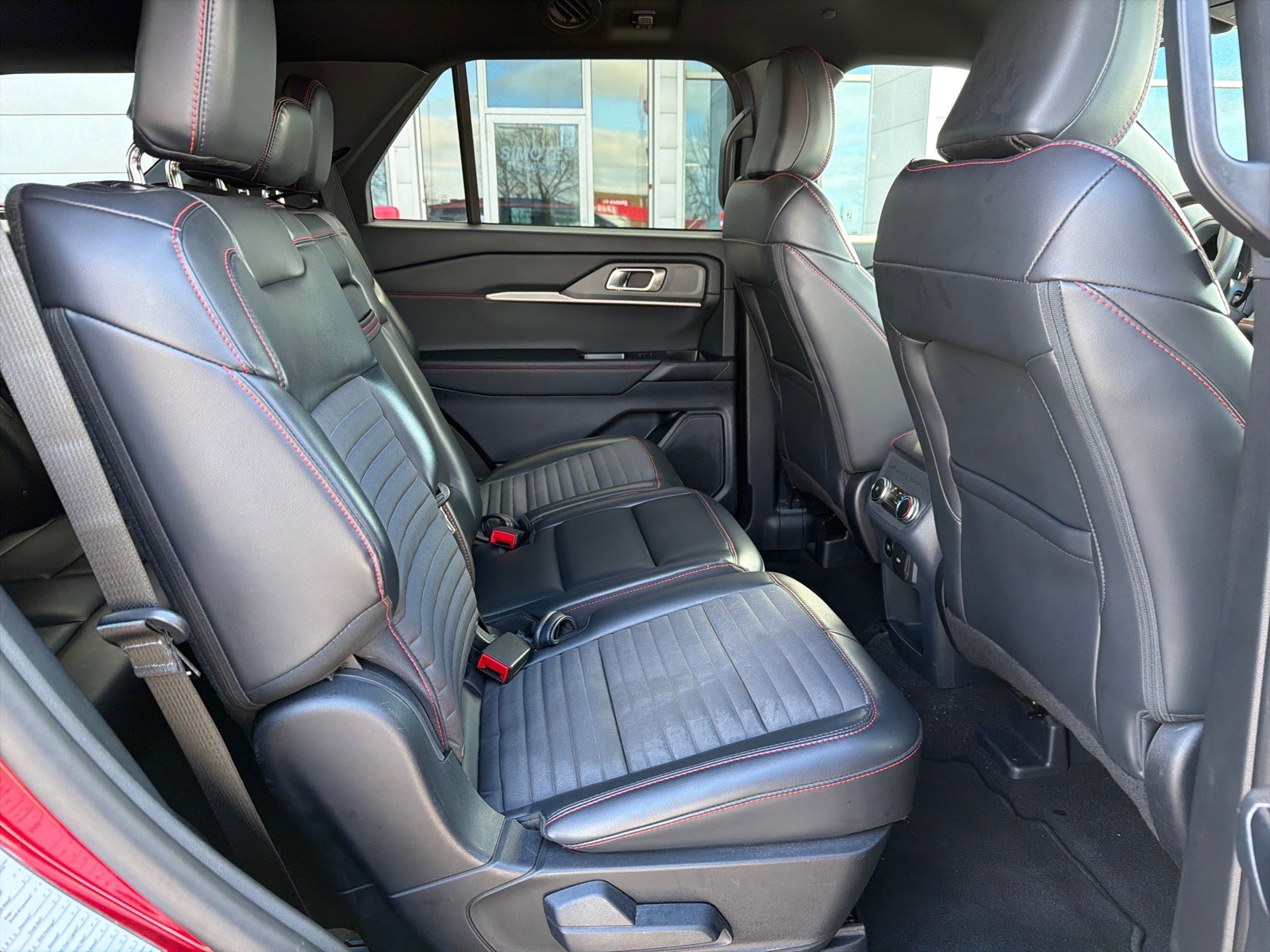 Used 2025 Ford Explorer ST-Line w/ ST-Line Street Pack image 28