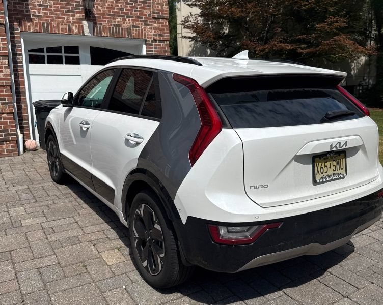 Certified 2023 Kia Niro Wave FWD image 4