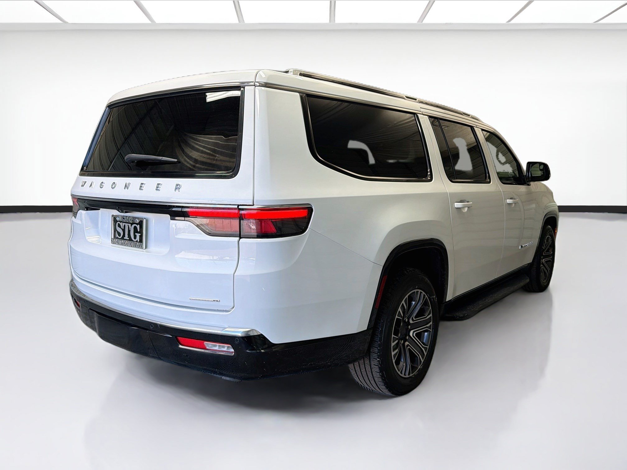 Used 2024 Jeep Wagoneer L Series II RWD image 4