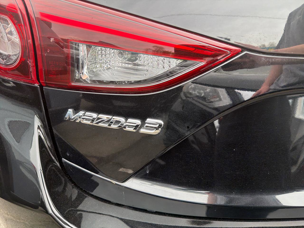 Used 2018 MAZDA MAZDA3 Sport FWD image 9