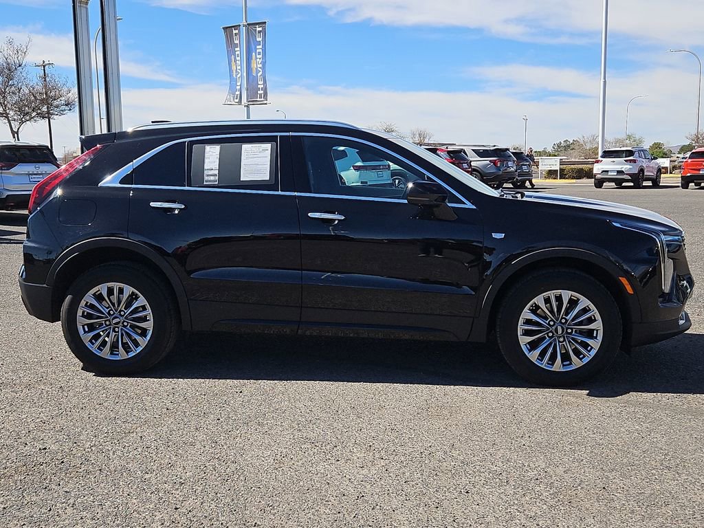 Used 2025 Cadillac XT4 Premium Luxury image 5