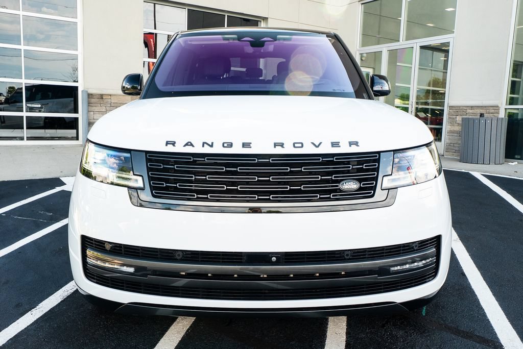 Used 2022 Land Rover Range Rover SE AWD/4WD image 3