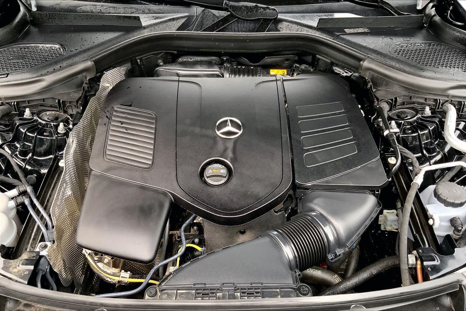 Used 2025 Mercedes-Benz GLC 350e 4MATIC image 32