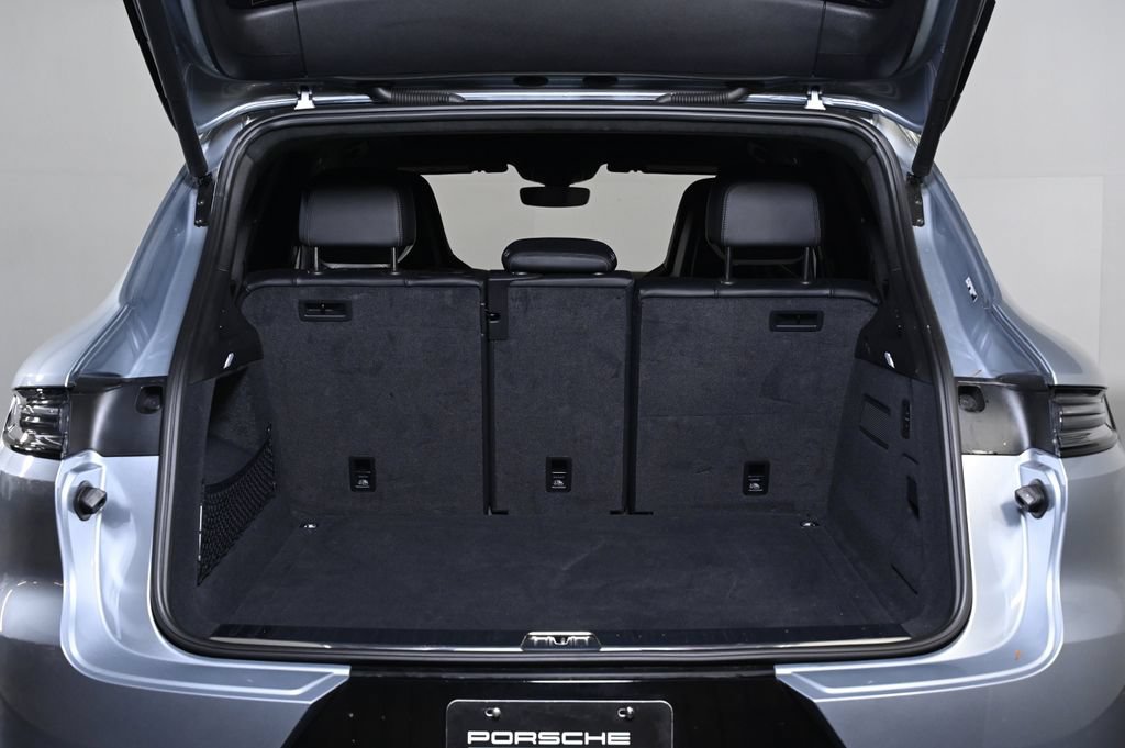 Certified 2025 Porsche Cayenne GTS AWD/4WD image 25