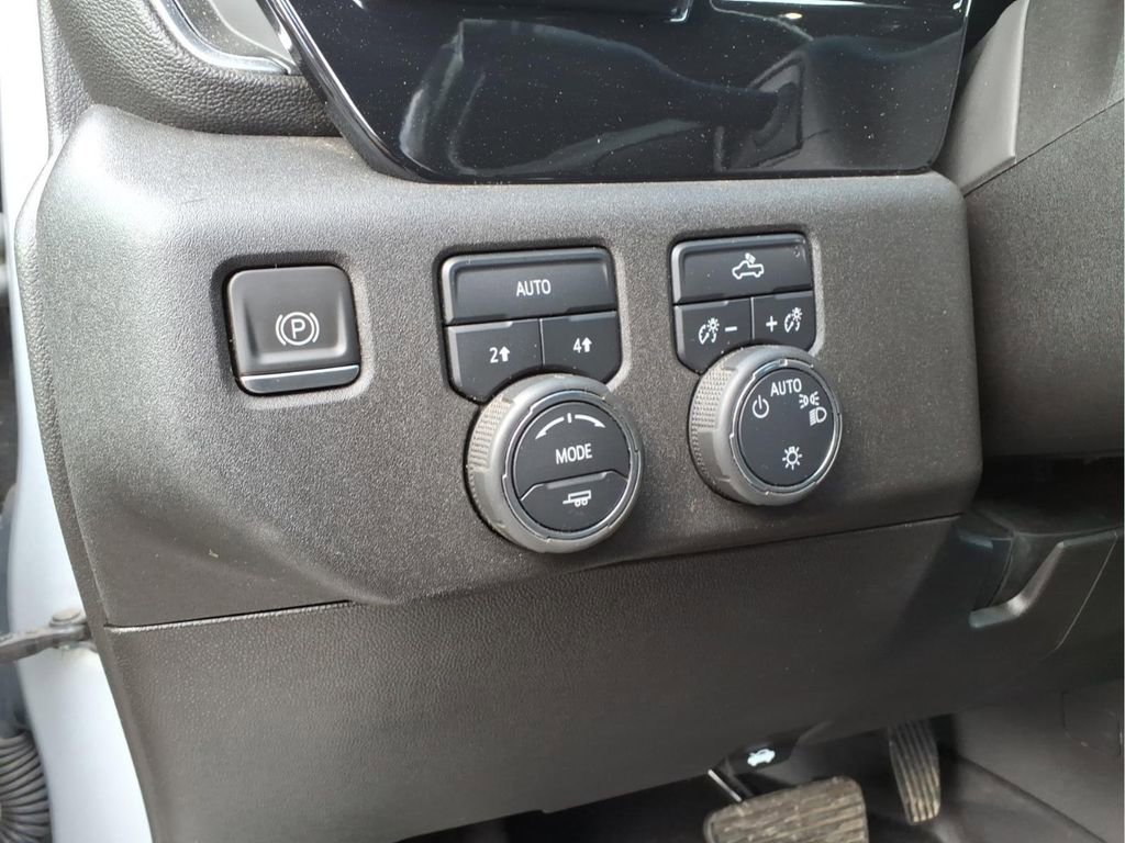 Used 2022 Chevrolet Silverado 1500 LT image 16