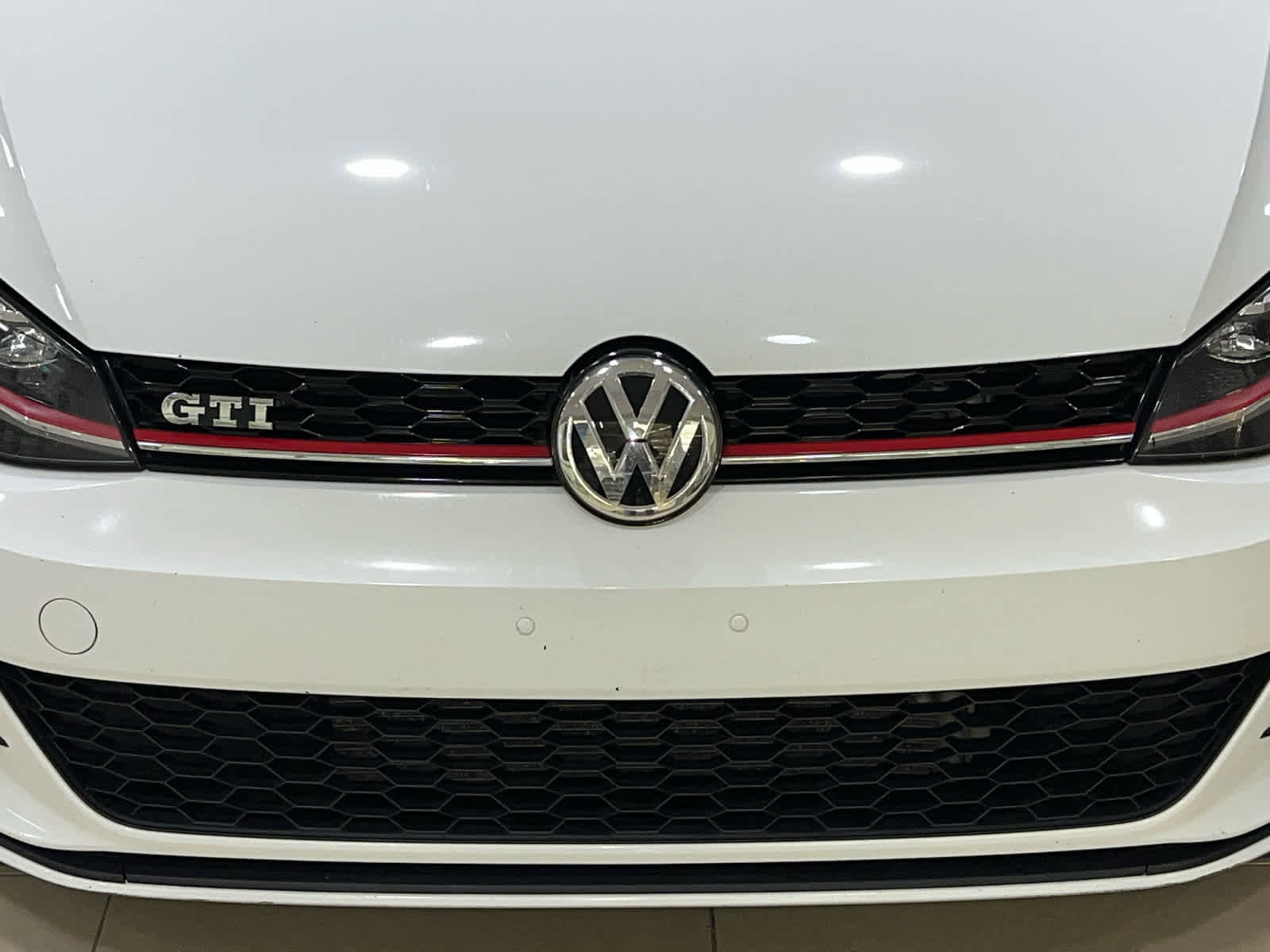 Used 2018 Volkswagen GTI SE image 4