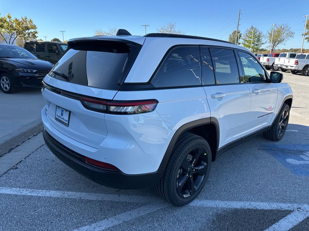 New 2025 Jeep Grand Cherokee Altitude AWD/4WD image 28