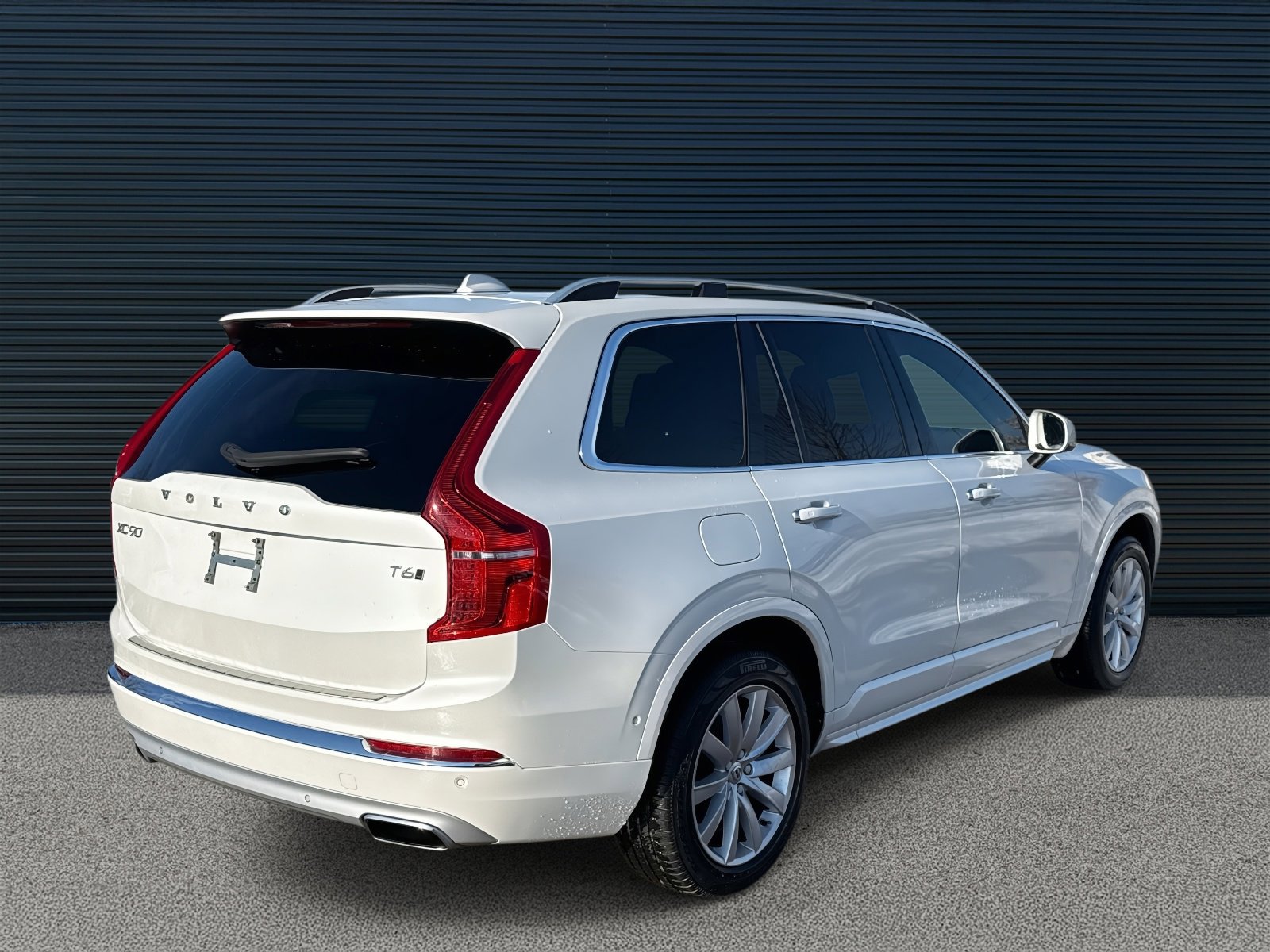 Used 2017 Volvo XC90 T6 Momentum w/ Vision Package image 5