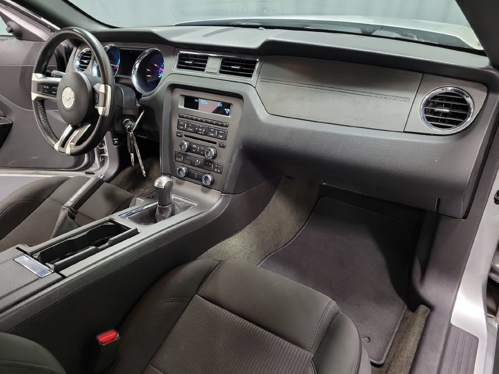 Used 2014 Ford Mustang Coupe RWD image 33