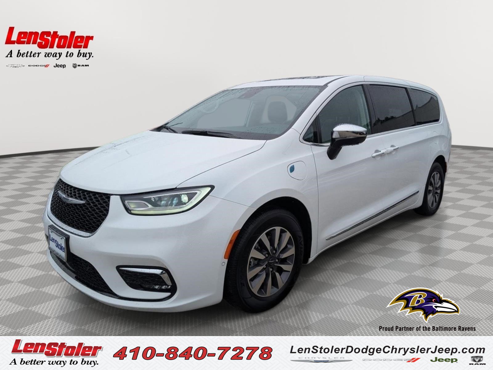 Used 2023 Chrysler Pacifica Limited w/ Uconnect Theater Family Group FWD image 1