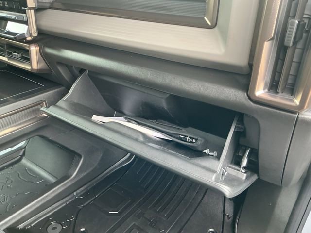 Used 2024 GMC Hummer EV 3X w/ LPO, Illumination Package image 27