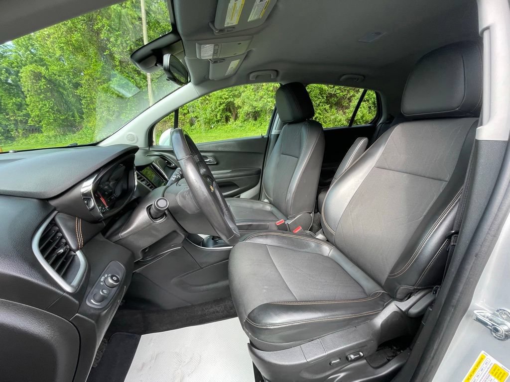 Certified 2022 Chevrolet Trax LT w/ LT Convenience Package AWD/4WD image 20