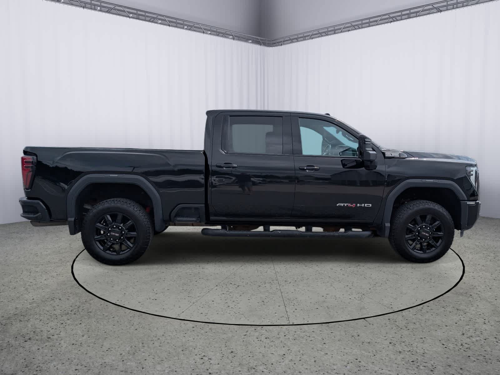 Used 2024 GMC Sierra 2500 AT4 w/ Technology Package AWD/4WD image 2