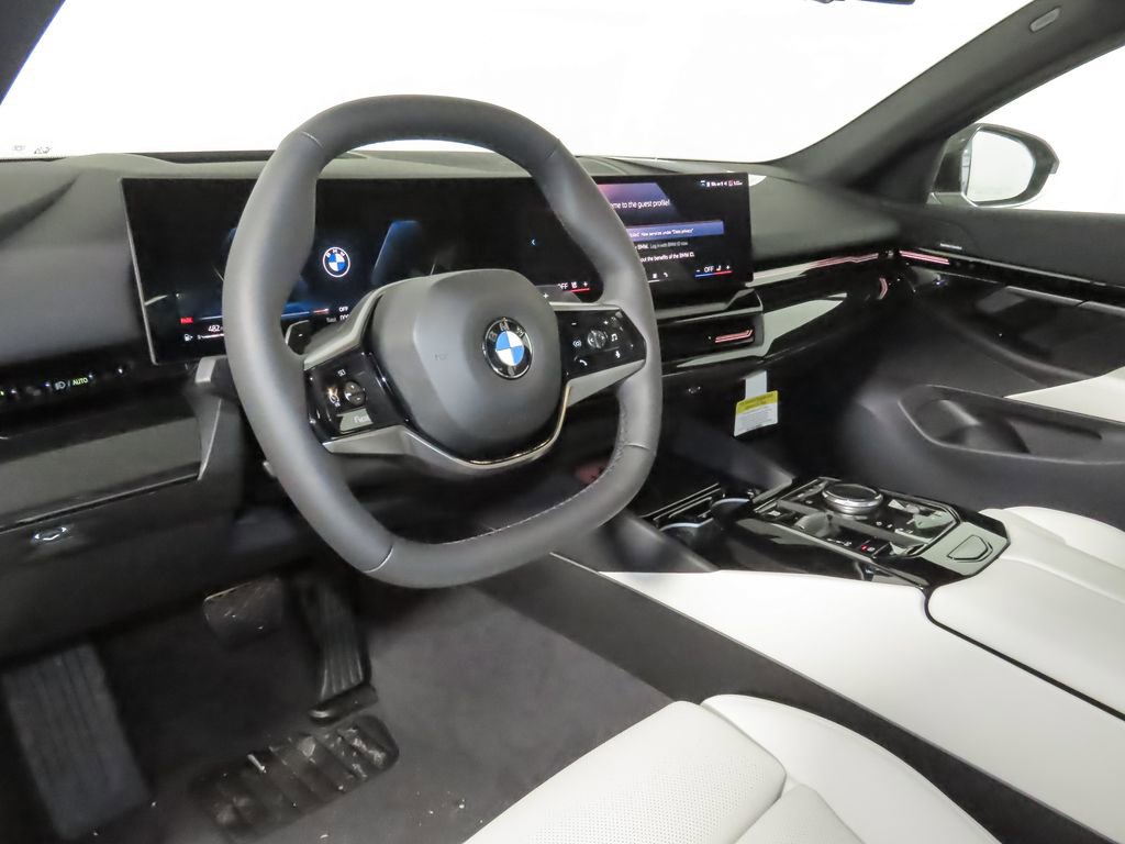 Used 2025 BMW 530i xDrive w/ Premium Package AWD/4WD image 12