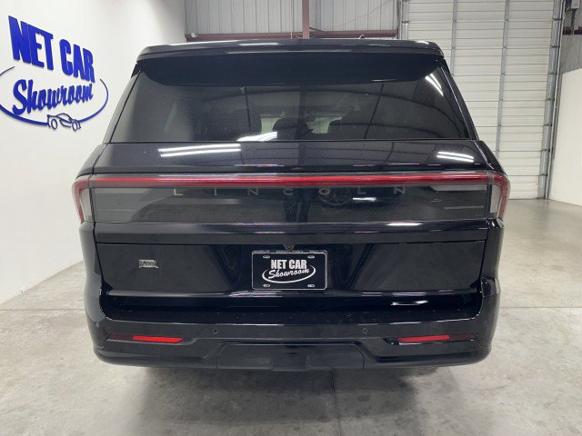 Used 2025 Lincoln Navigator Reserve AWD/4WD image 13