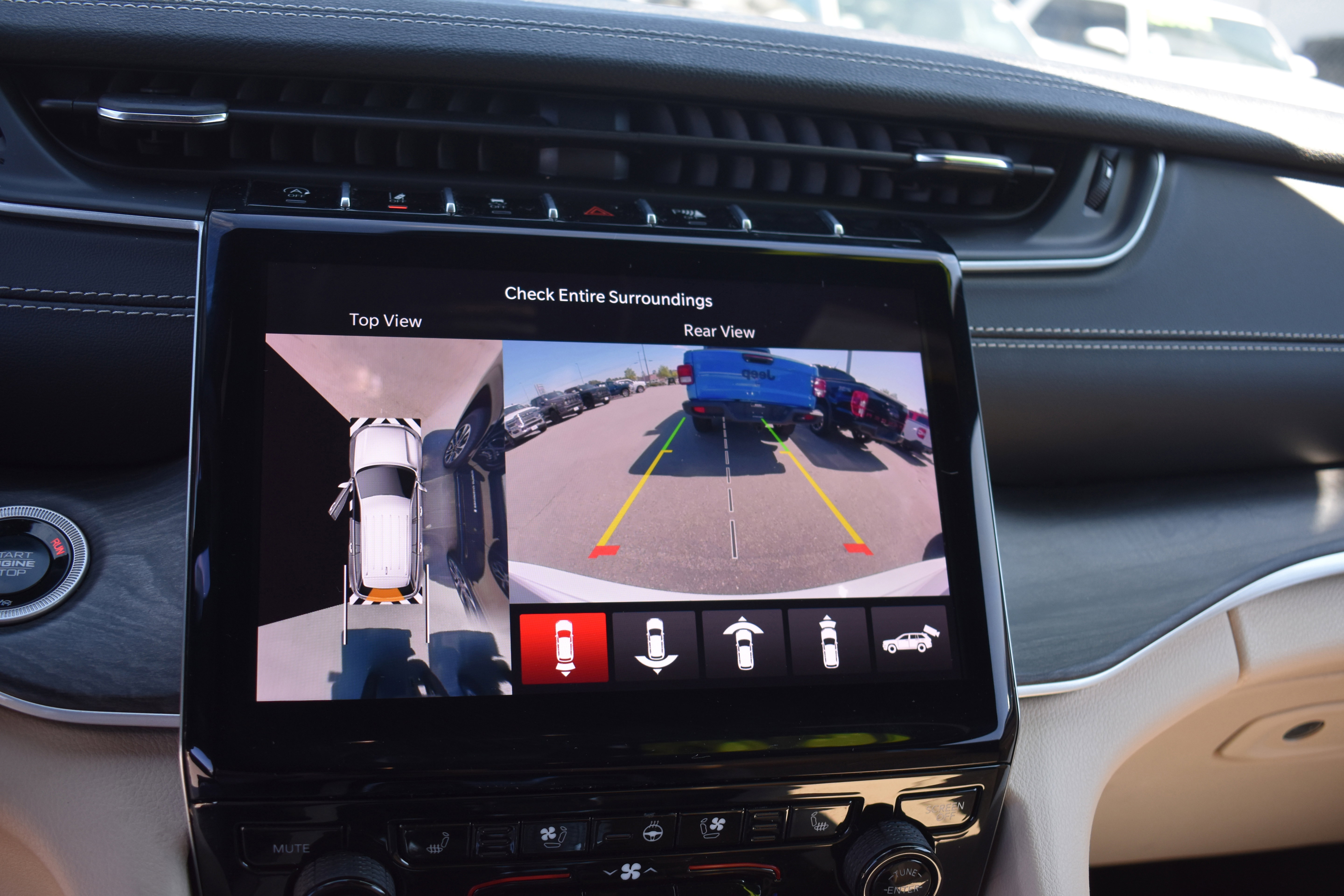 Used 2025 Jeep Grand Cherokee Limited w/ Luxury Tech Group II image 19