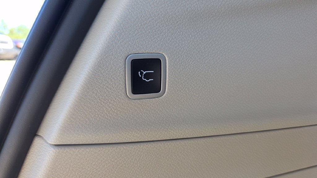 Used 2023 Chrysler Pacifica Limited FWD image 17