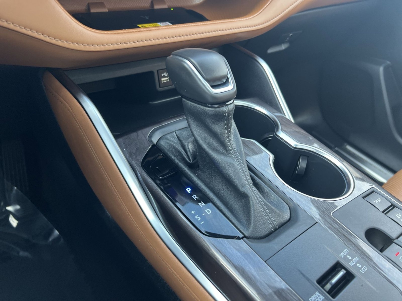 Used 2024 Toyota Highlander Platinum image 21