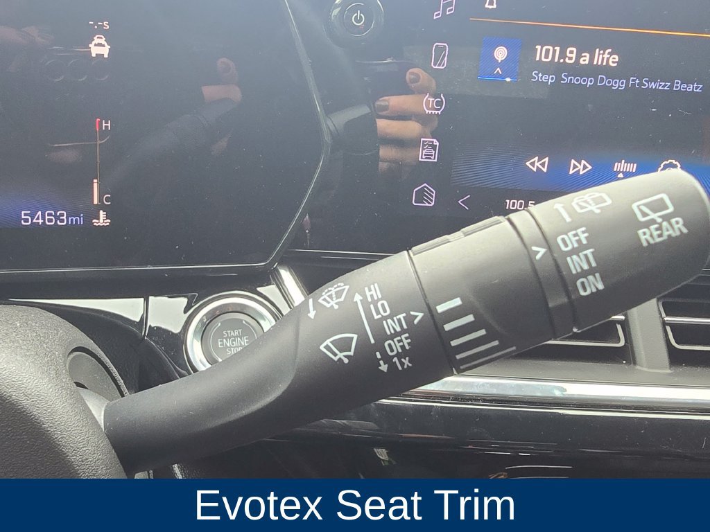 Used 2025 Chevrolet Trax RS w/ Sunroof Package FWD image 28