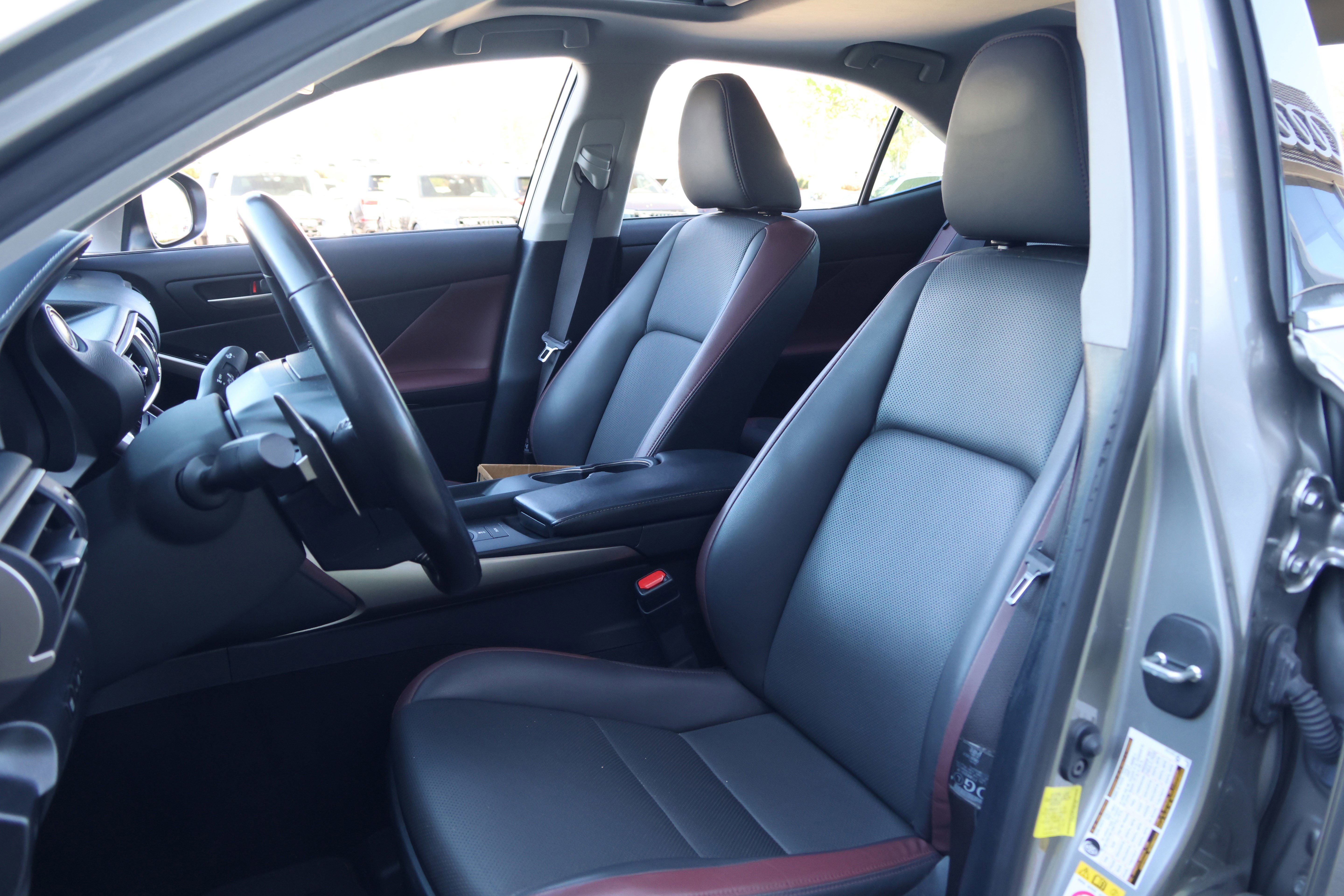 Used 2017 Lexus IS 200t image 32