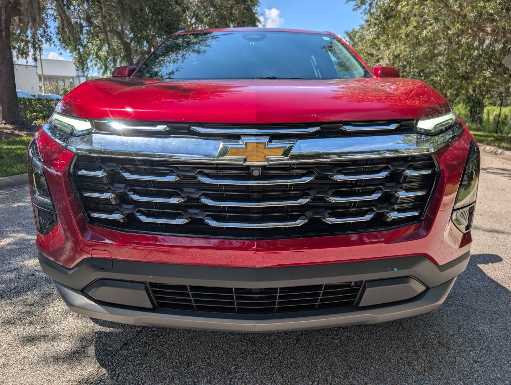 Used 2026 Chevrolet Equinox LT FWD image 2