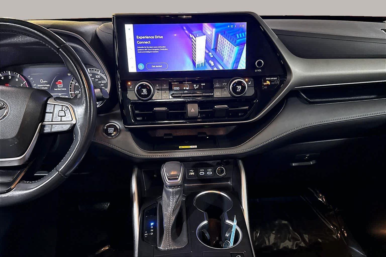 Used 2023 Toyota Highlander XLE AWD/4WD image 7