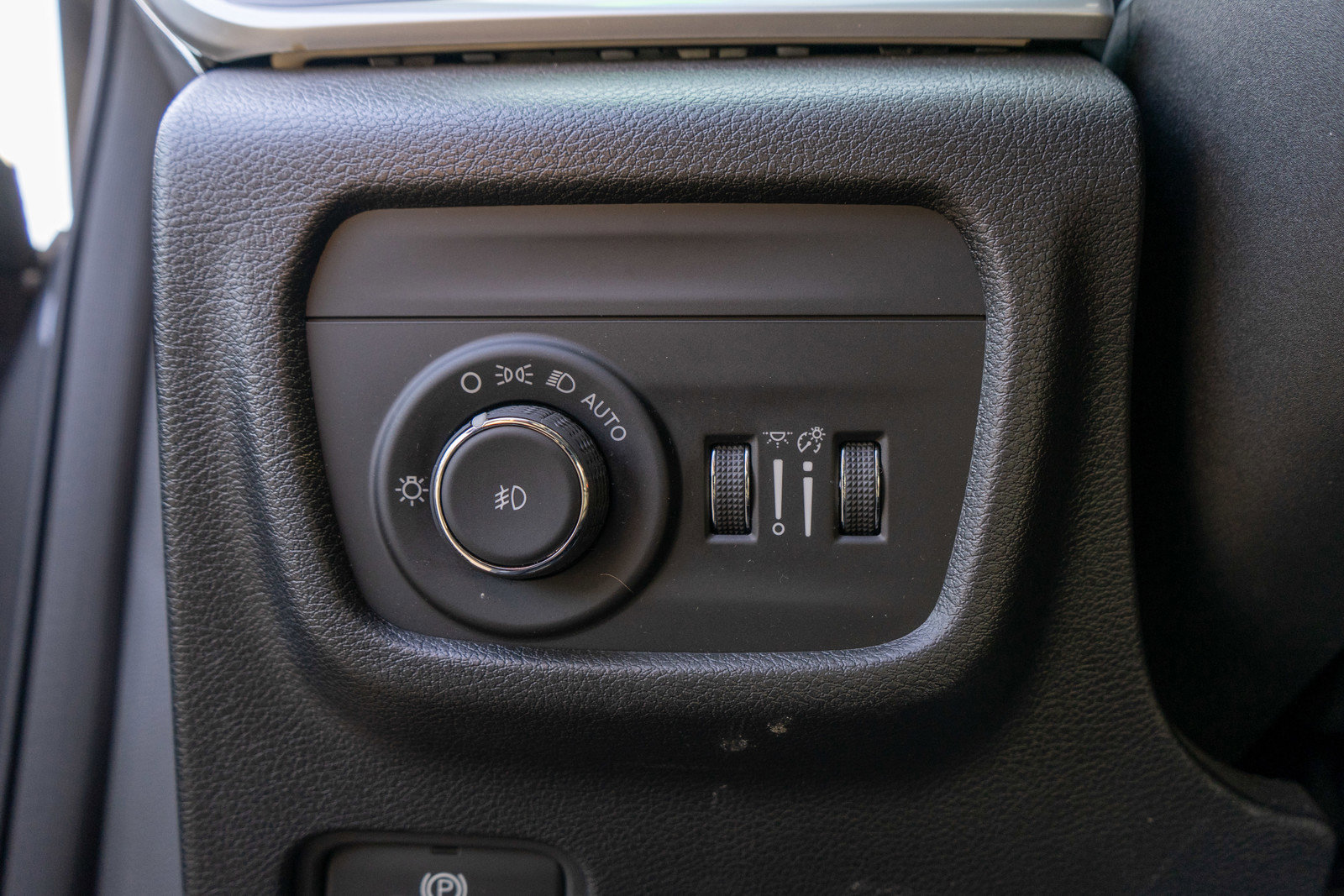 Used 2023 Jeep Grand Cherokee L Limited AWD/4WD image 16