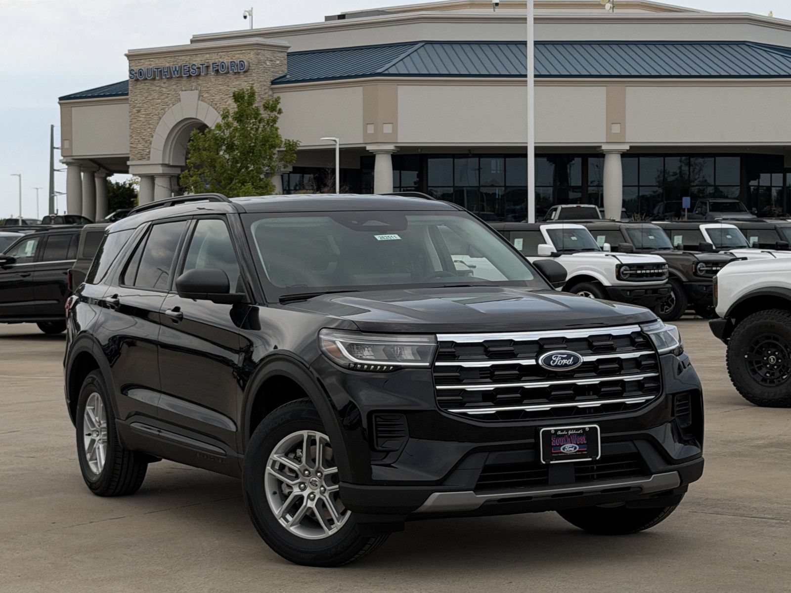 New 2026 Ford Explorer Active AWD/4WD image 2