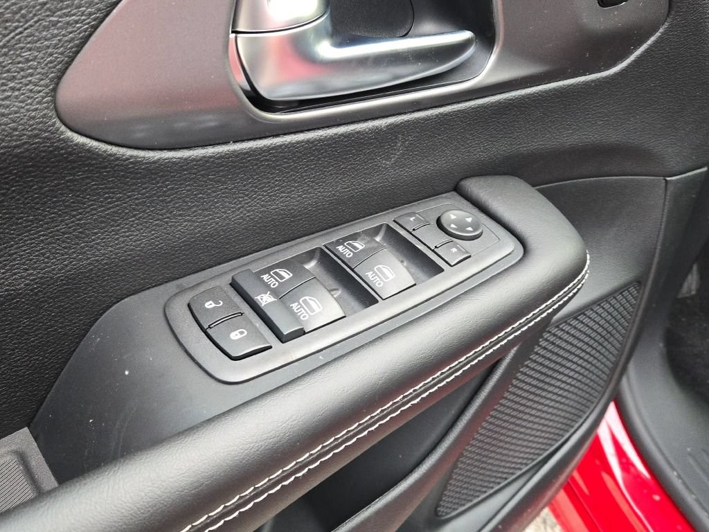 New 2026 Chrysler Pacifica Select AWD/4WD image 23