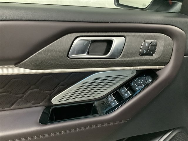 Used 2025 Ford Explorer Platinum w/ LUX Leather Package image 24